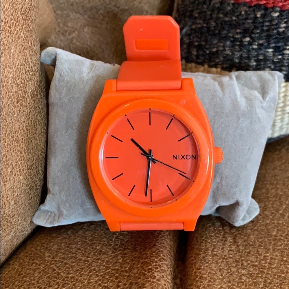 NIXON unisex watch